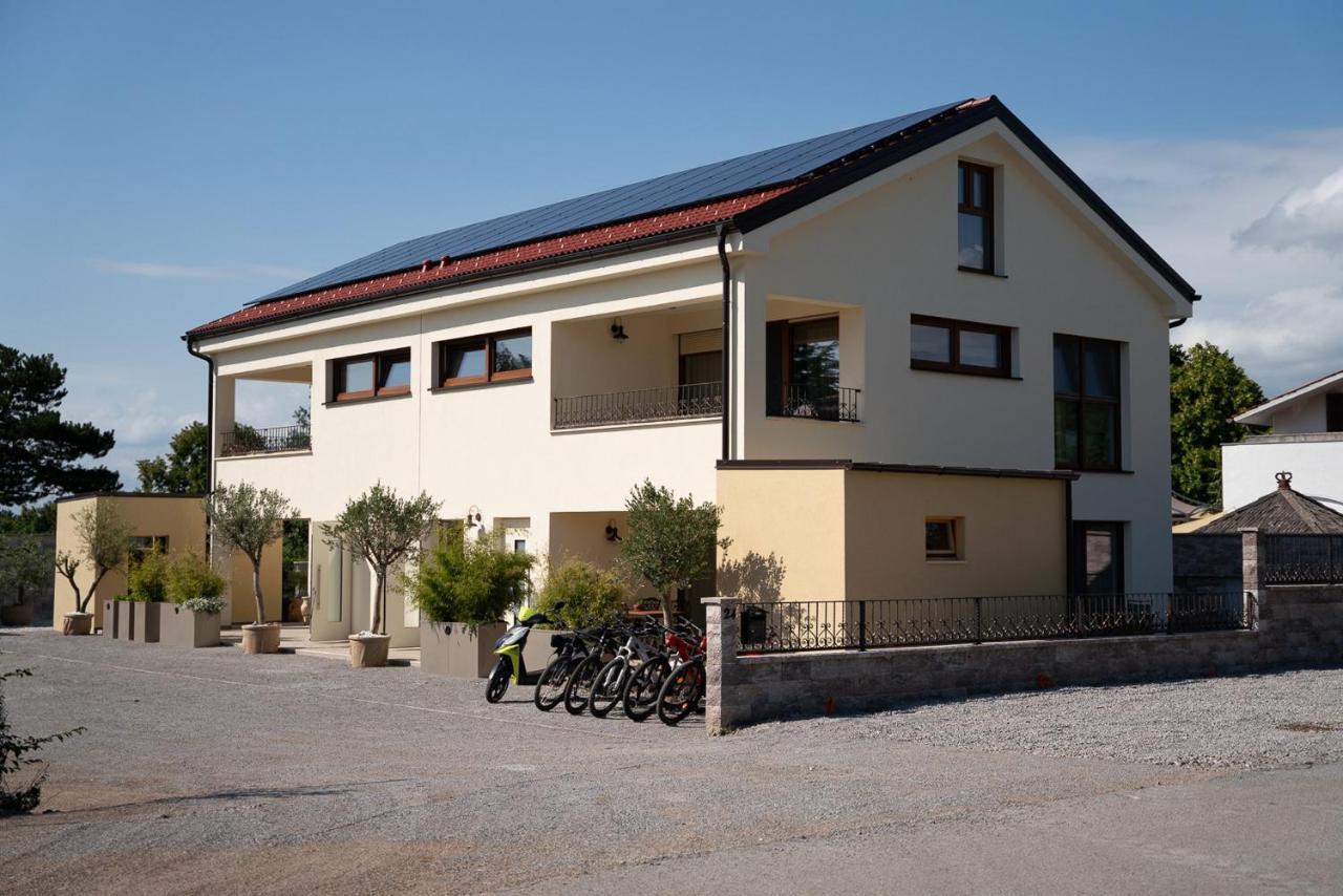 Apartments Kras 24 With Pool Sezana Exterior photo