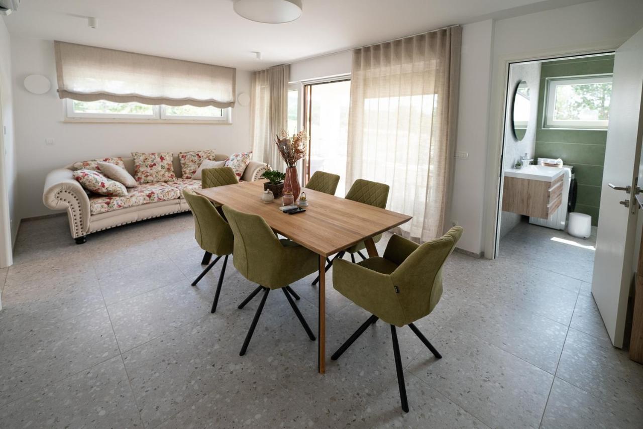 Apartments Kras 24 With Pool Sezana Exterior photo